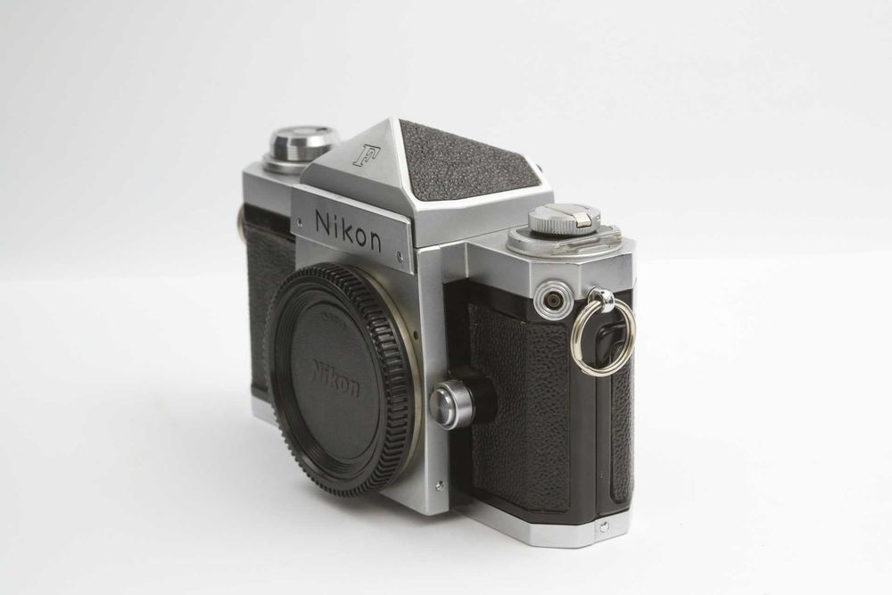 Nikon F body з класичною призмою