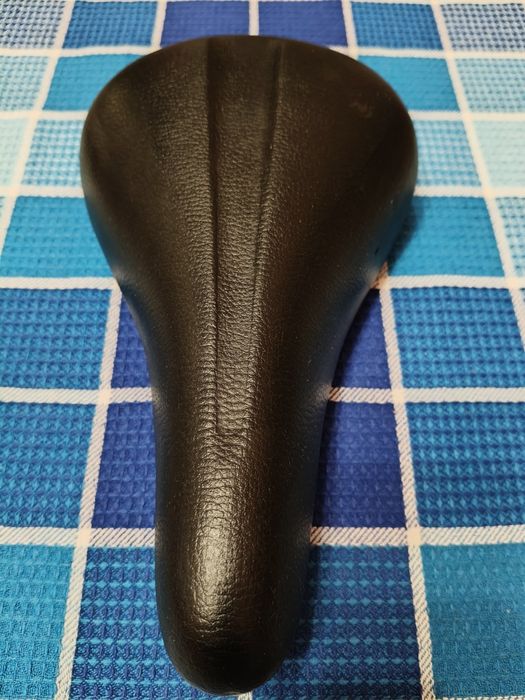 siodełko rowerowe marki Iscaselle z jarzmem