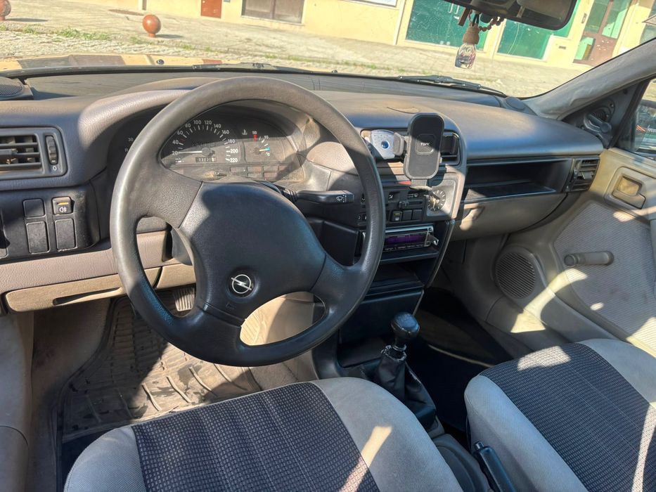 Opel Vectra — fotografia 3