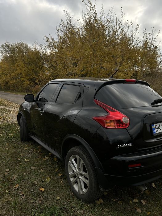 Ніссан жук 2011 рік