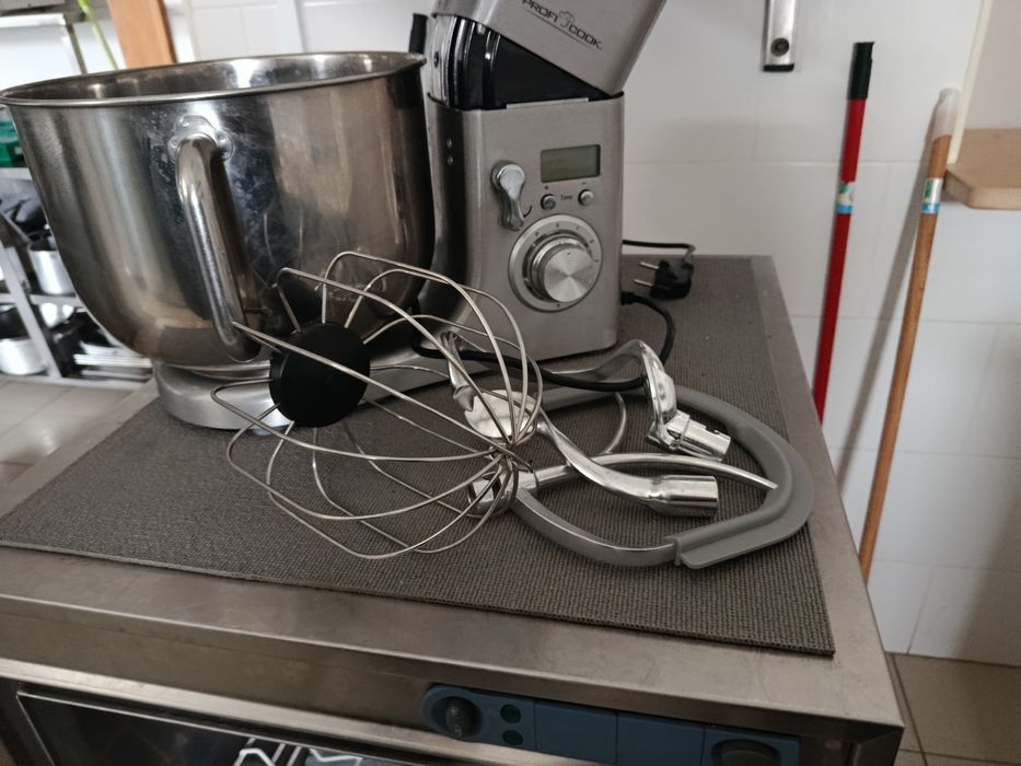 Batedeira profissional bolos/massas