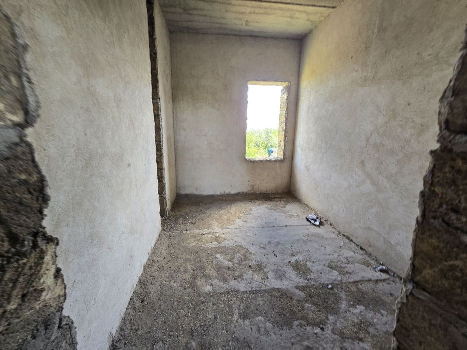 крепкий дом. толстые стены. госакт. все коммуникации