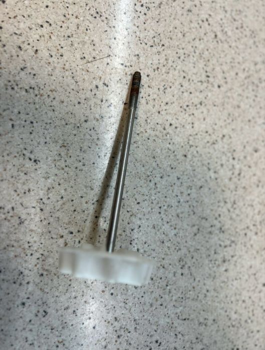 Toyota corolla auris кріплення запаски стан нового