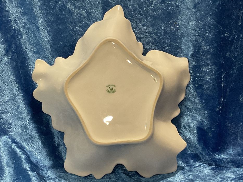 Folha porcelana vista alegre pintura manual  com 26 cm