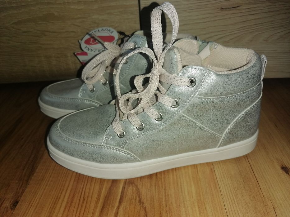 Nowe buty dziewczęce że skórzana wkładka roz. 34 TANIO