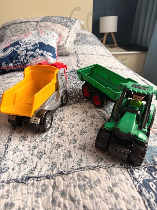 Самоскид і трактор з причепом, фірма Lena