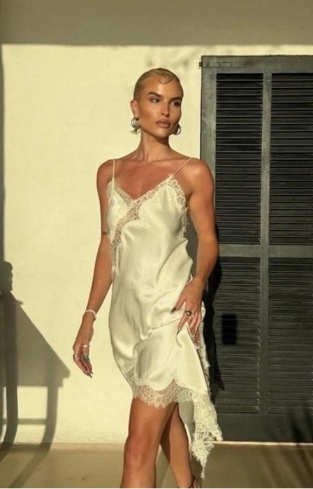 Розкішна сатинова сукня-комбінація Zara з мереживом