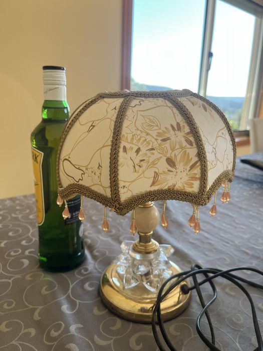 Candeeiro com abajur antigo