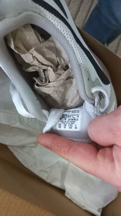 Віддам ОДИН ЛІВИЙ кросівок.