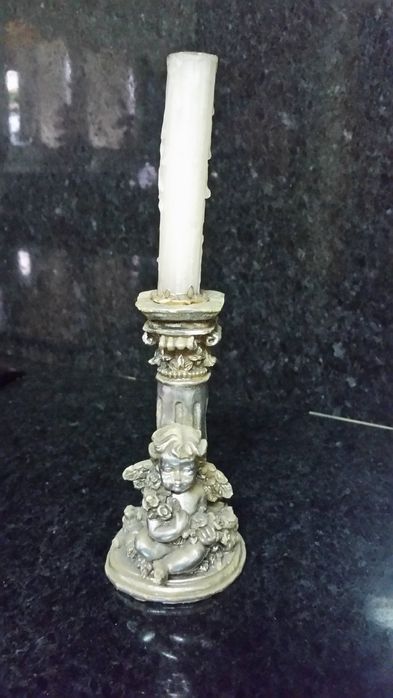 Castiçal com anjinho em casquinha  - muito antigo