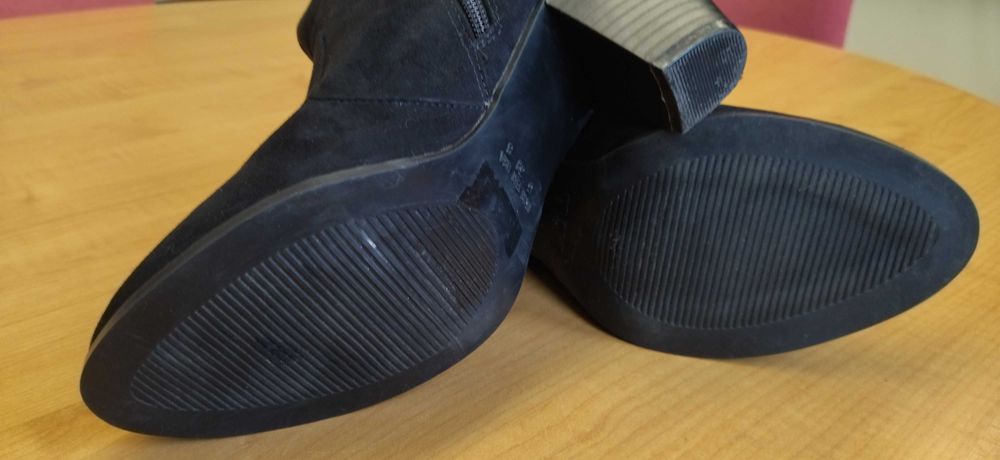 Botas femininas de camurça cano curto