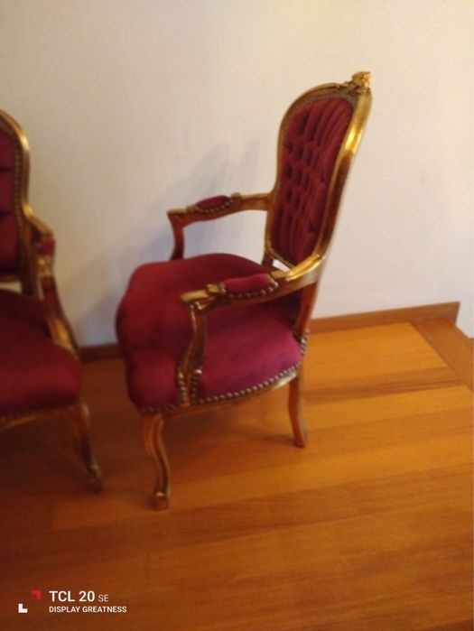 Belíssimo par de cadeirões em madeira