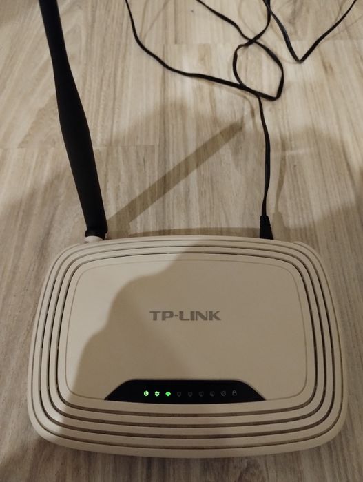 TP-LINK wireless router