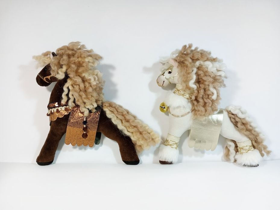 Королевский конь Игрушка на ёлку лошадка Фигурка лошадь Символ года