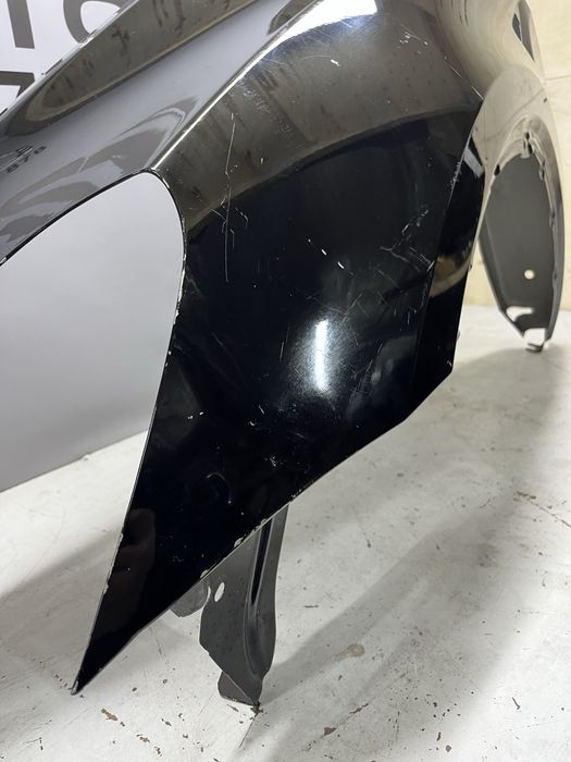 Ліве крило Tesla Model Y
