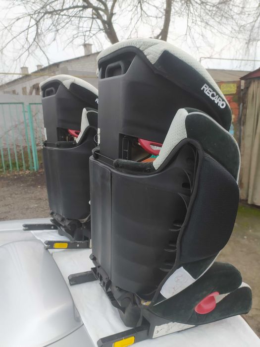 Автокрісла дитячі Recaro.б/в 5000 грн/пара