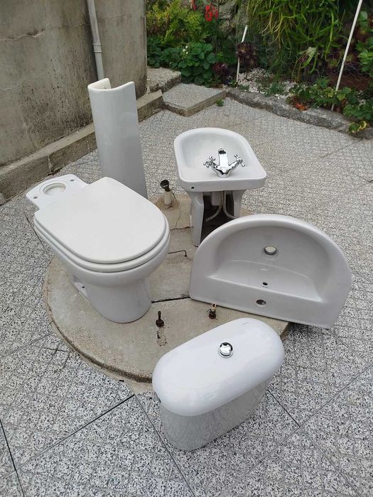 Loiça Sanitaria Casa de Banho + Torneiras