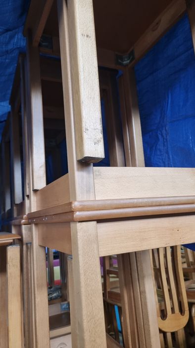 Lote completo de 22 Mesas e 44 Cadeiras