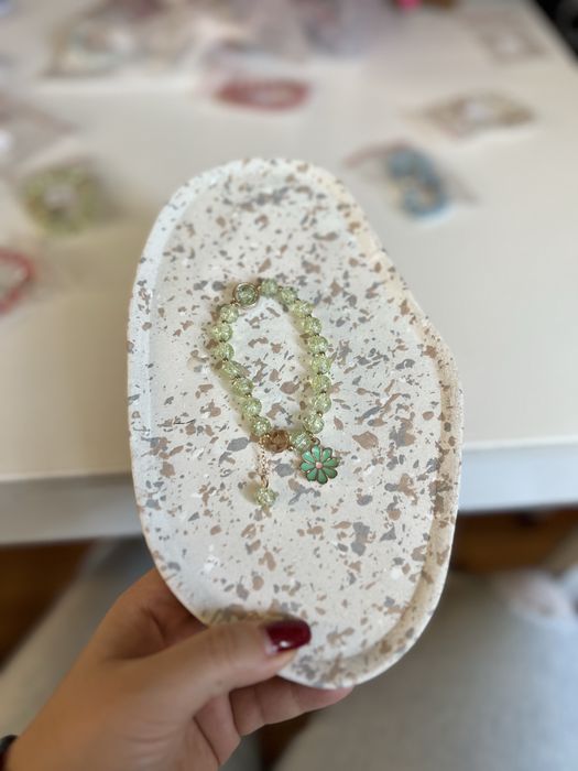 Bransoletka ze stokrotką