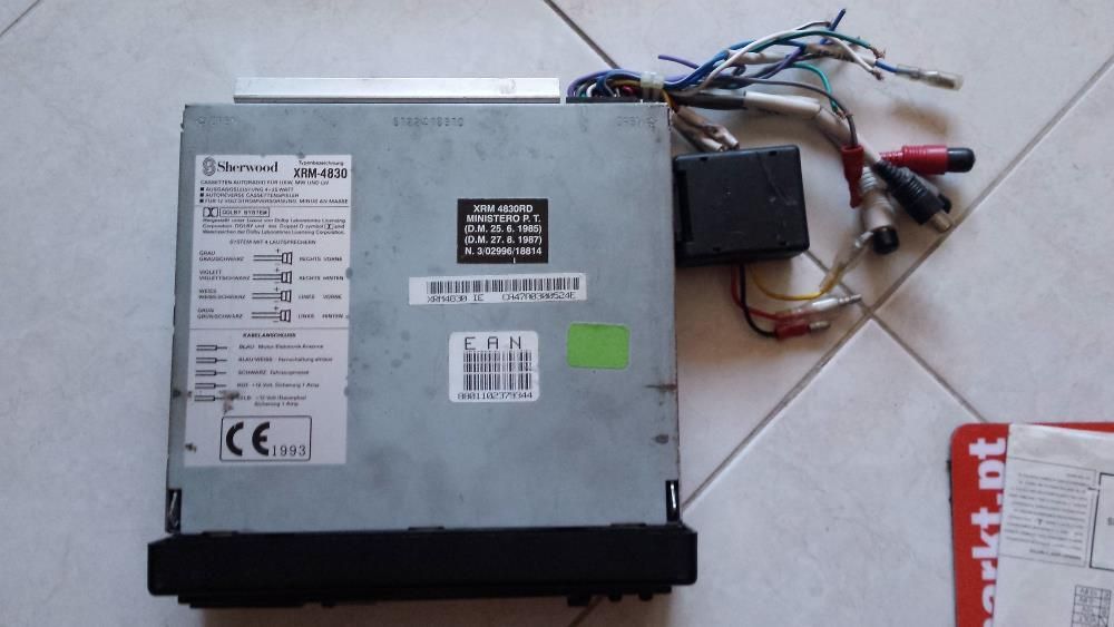 Rádio Sherwood com possivel ligaçao de subwoofer.