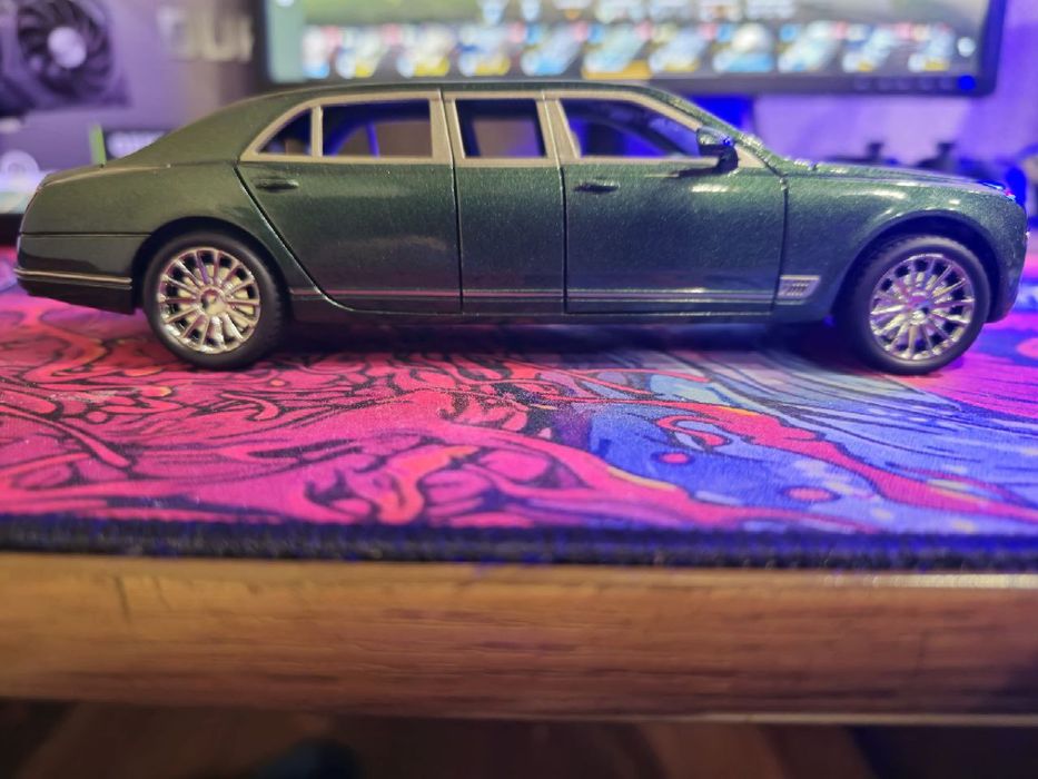 Продам модельку авто