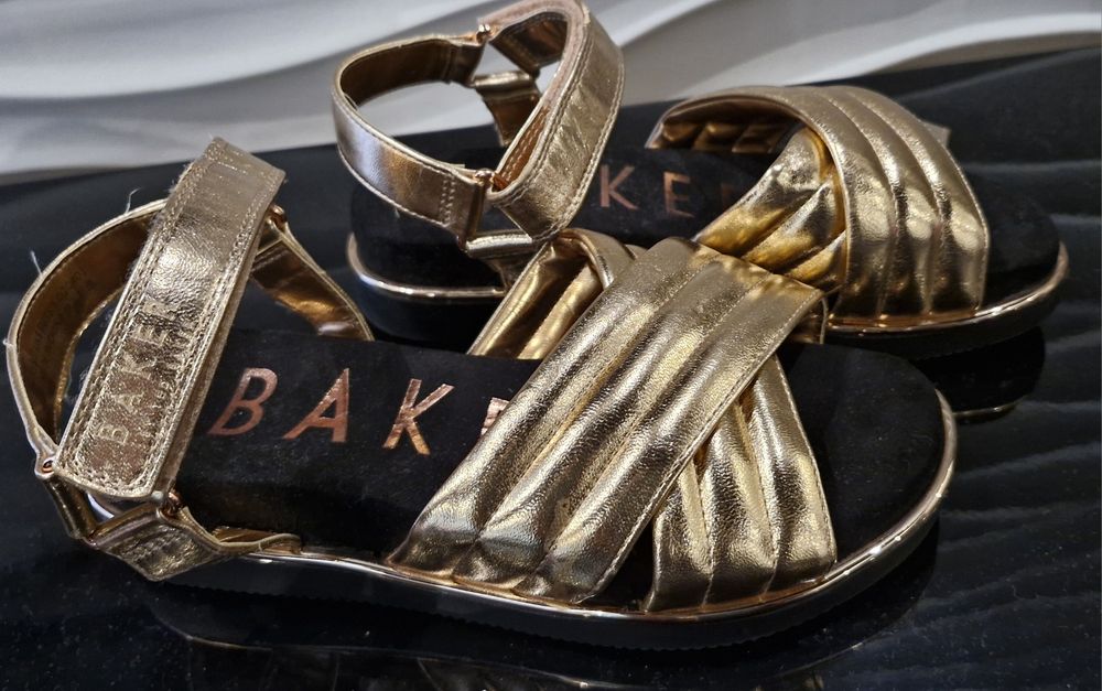 Ted Baker босоножки 35,5(22см)