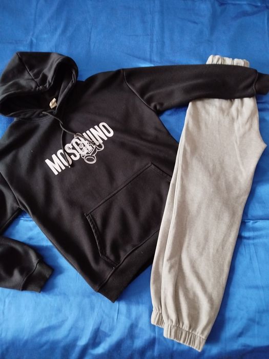 Спортивні комплекти жіночі