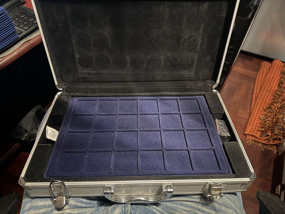 Mala numismática com 5 tabuleiros + 20 tabuleiros para moedas