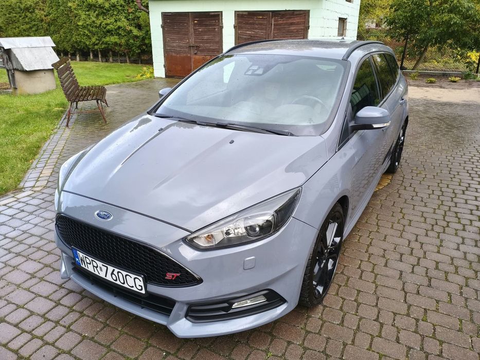 Ford Focus Super stan, bogate wyposażenie, mały przebieg