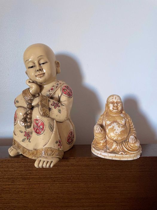Conjunto de 2 estatuetas de monges budistas