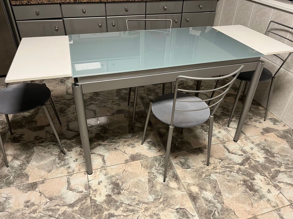 Mesa de cozinha extensível com 4 cadeiras