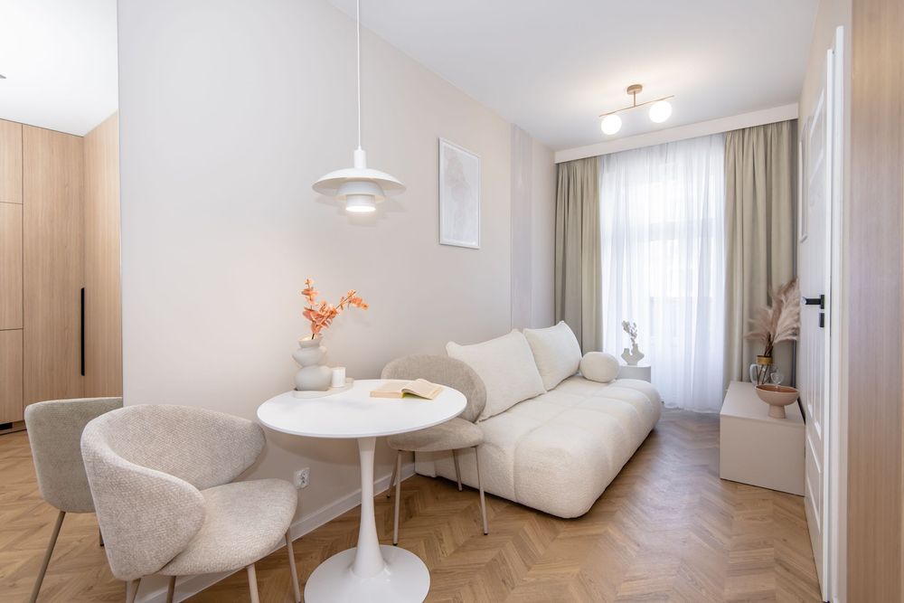 Stylowe i funkcjonalne z balkonem, Jeżyce, ul. Dąbrowskiego 90, od zaraz lub od 01.10., salon z aneksem plus sypialnia