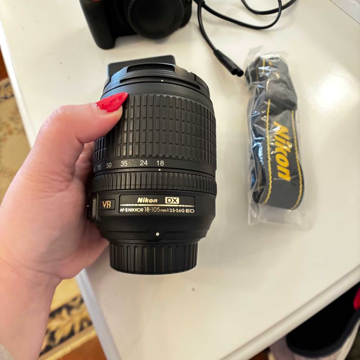 Máquina Fotográfica Reflex NIKON D3400 (Lente 18-105mm)