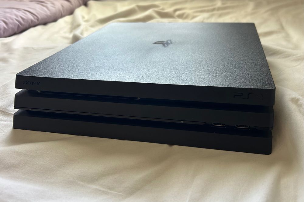 PS4 Pro 1TB com caixa