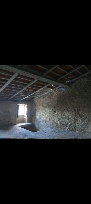Casa em Pedra para recuperar- matela