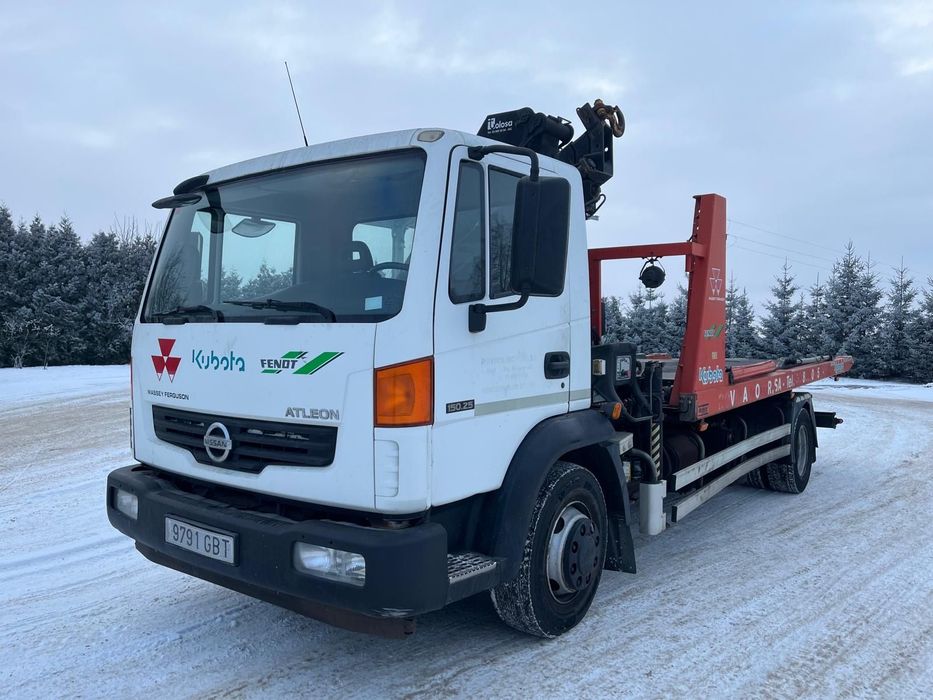 Nissan Atleon  Pomoc drogowa platforma hydrauliczna dwu-poziomowa