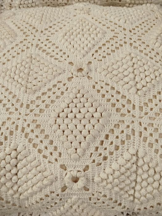 Conjunto colcha e almofadas feito à mão