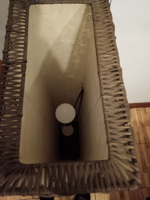 Candeeiro de pé moderno