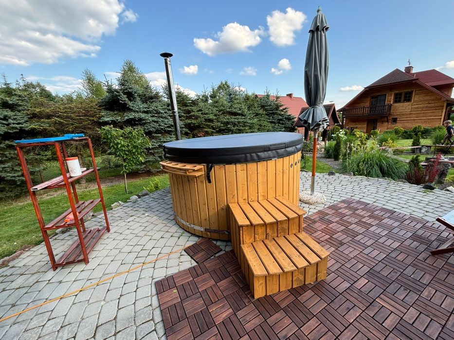Dobrze wyposażona balia ogrodowa z transportem i montażem JACUZZI
