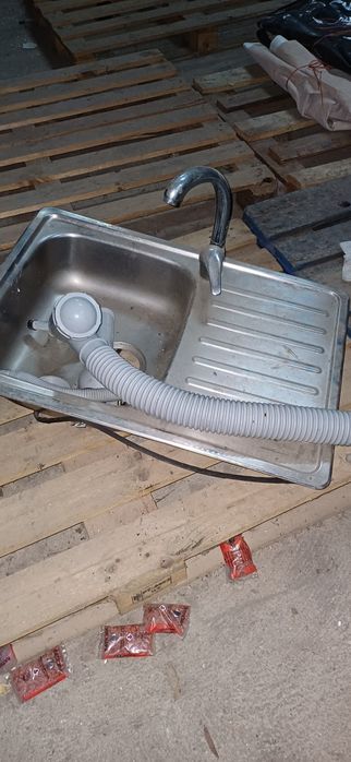 Lava loiças + torneira misturador