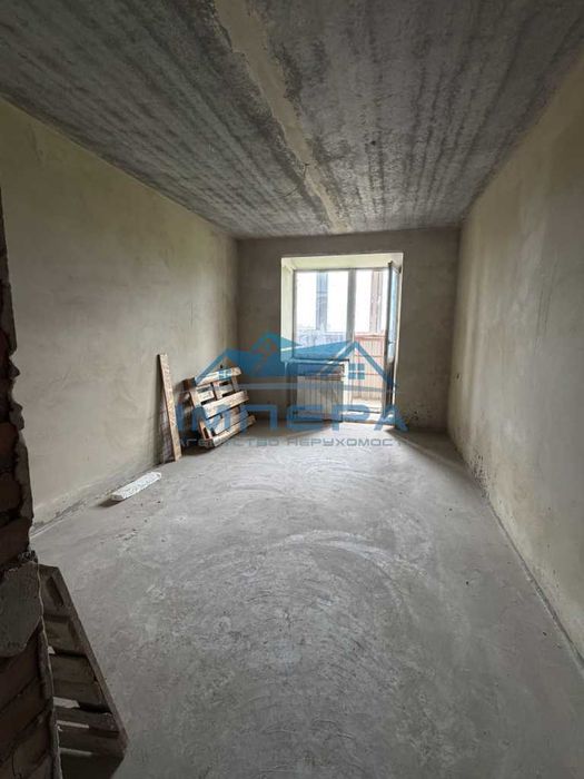 Продам 2-кімнатну квартиру в новобудові на Боженка . Розглядають продаж по державним програмам