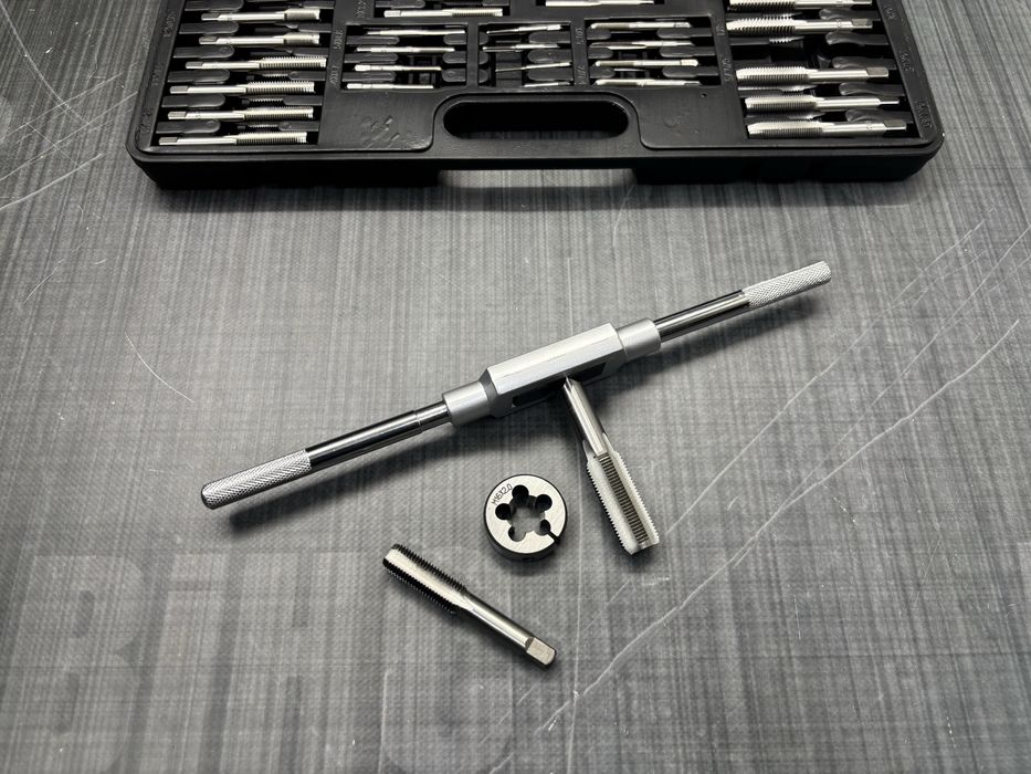 Набір мітчиків та плашок метричний 110 предметів M2 - M18