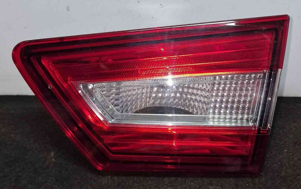 Farolim da Mala Direito - RENAULT CLIO IV