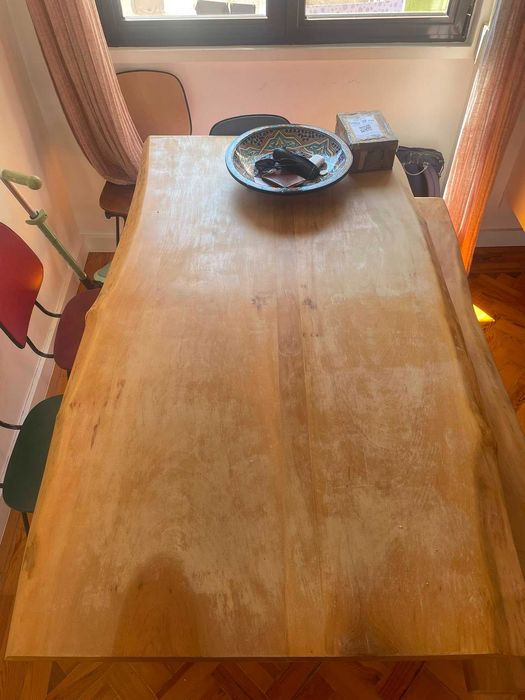 Mesa de jantar em madeira maciça + banco – 170 × 90 cm
