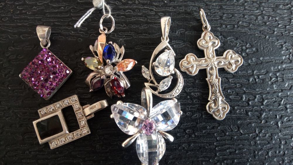 Брошка, кулон , прикраси