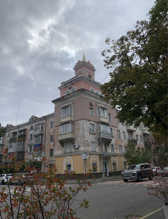 Продам 2-кімн.кв. по вул.Соборна, навпроти Галактики