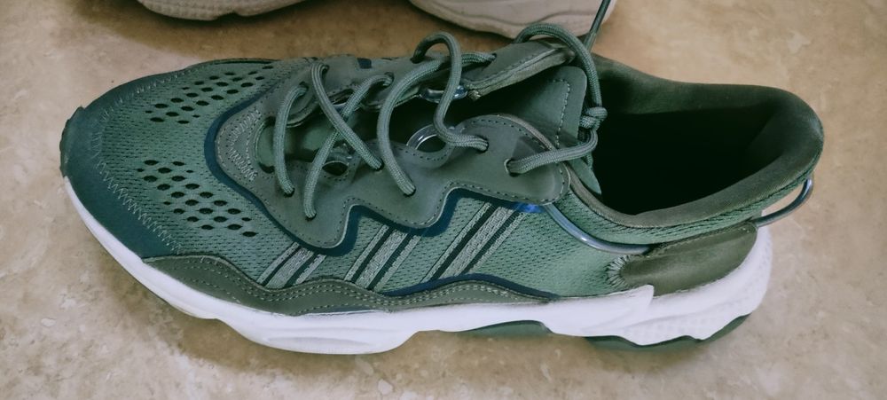 Sapatilhas Adidas OZWEEGO tamanho 44 2/3