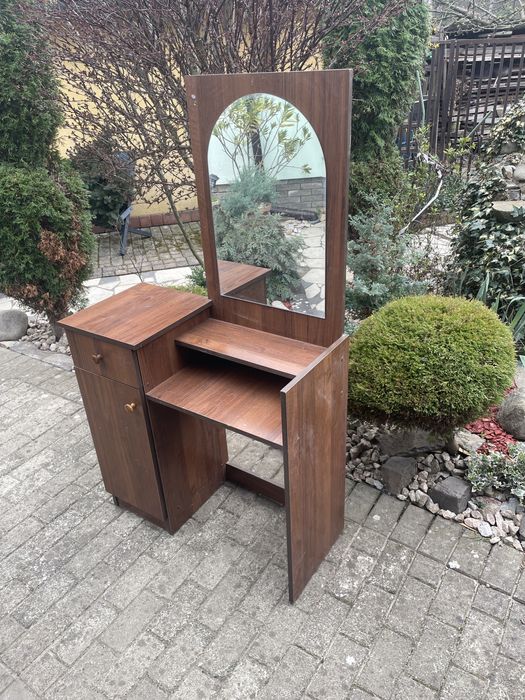 Трюмо туалетний столик тумбочка з дзеркалом бу у відмінному стані