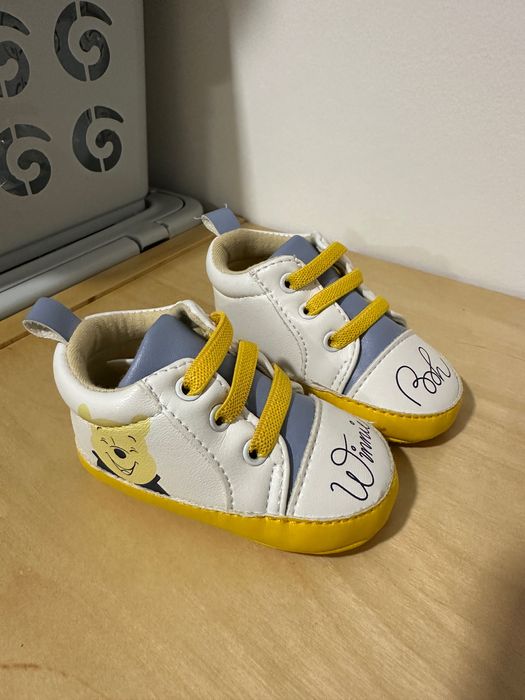 Sapatilhas Brancas / Amarelas Winnie Pooh (Nº 14/15)