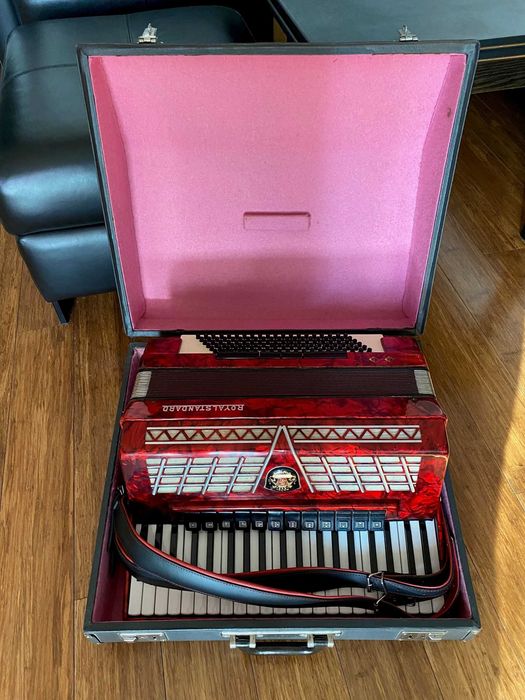 Akordeon Royal Standard Montana 120 basów - B. DOBRY STAN !!!